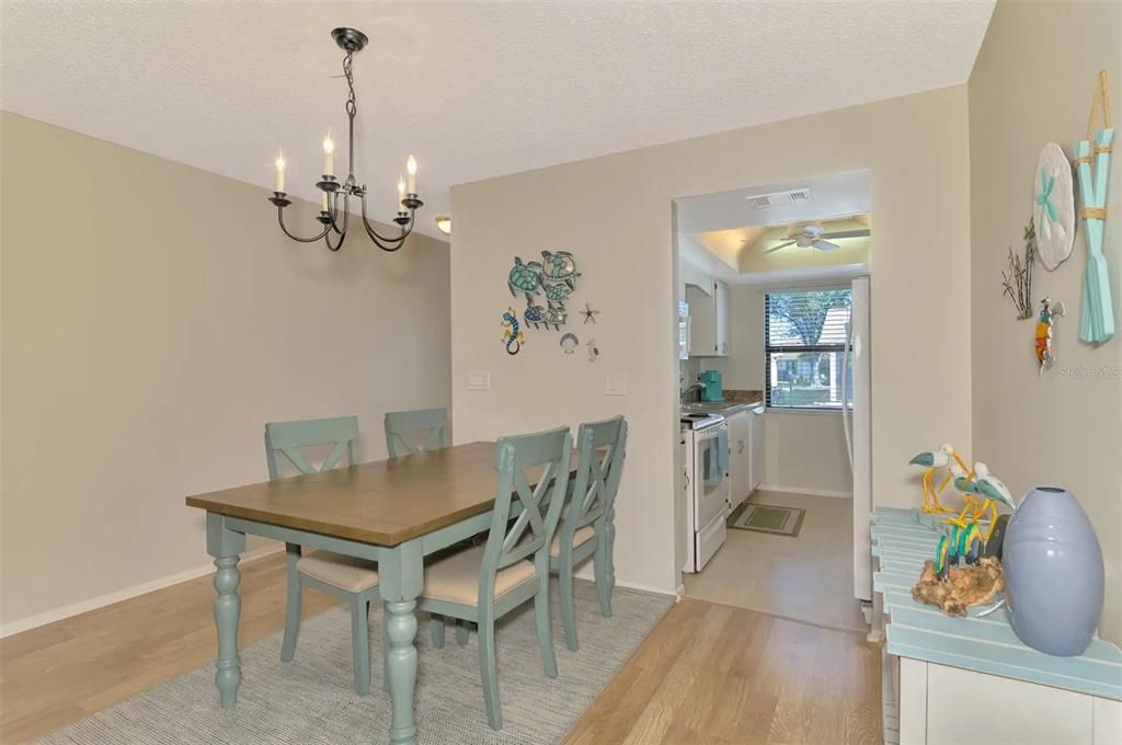 For Sale: $125,000 (2 beds, 2 baths, 933 Square Feet)