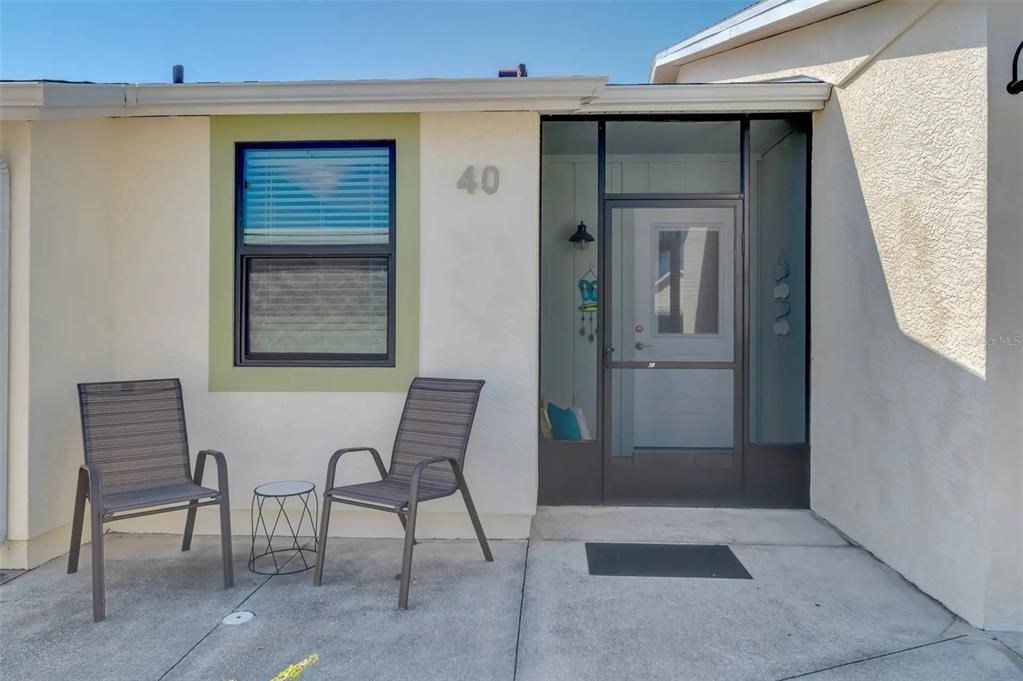 For Sale: $125,000 (2 beds, 2 baths, 933 Square Feet)