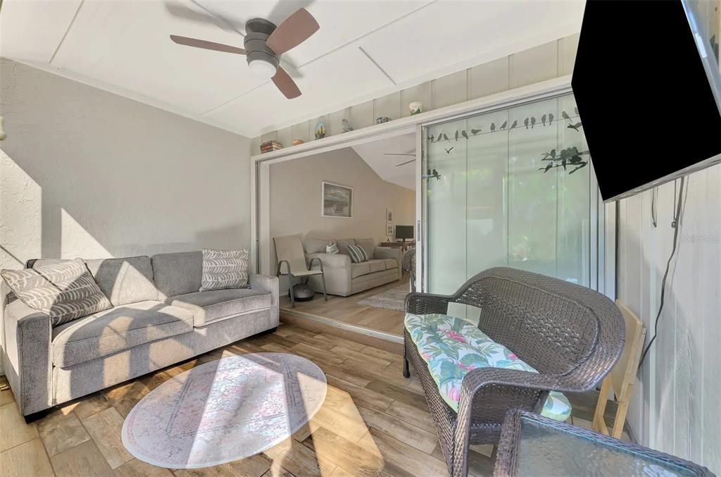 For Sale: $125,000 (2 beds, 2 baths, 933 Square Feet)