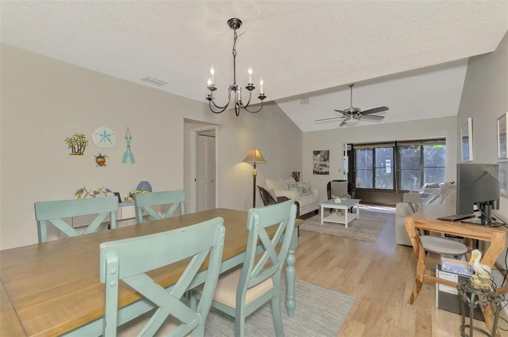 For Sale: $125,000 (2 beds, 2 baths, 933 Square Feet)