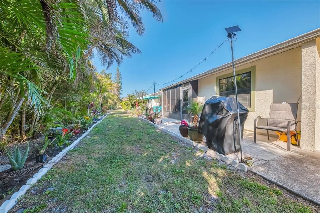 For Sale: $125,000 (2 beds, 2 baths, 933 Square Feet)
