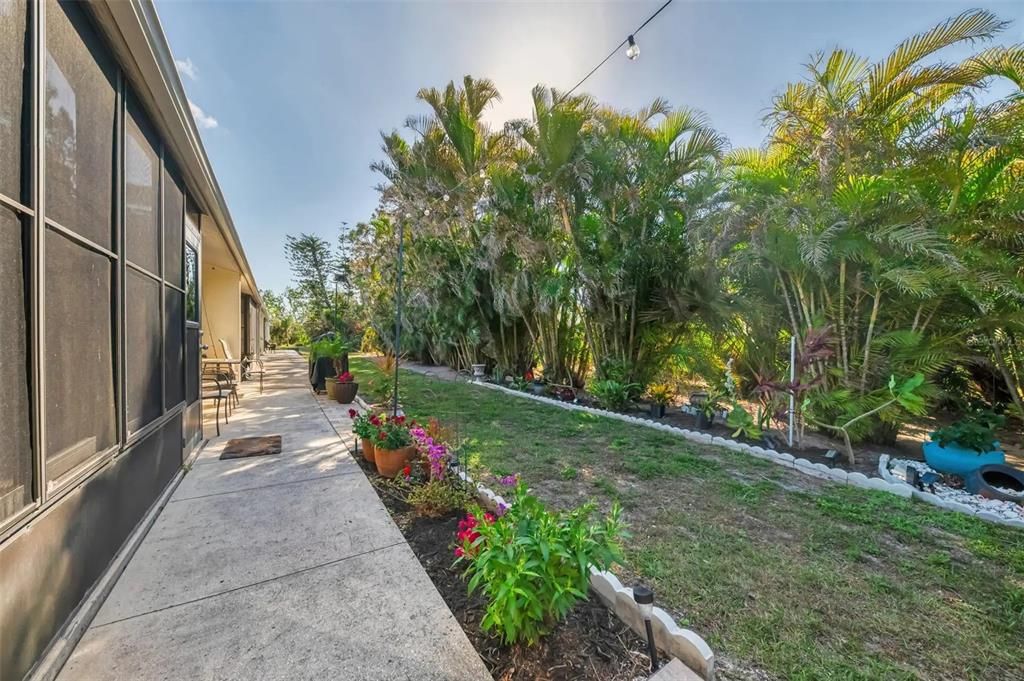 For Sale: $125,000 (2 beds, 2 baths, 933 Square Feet)