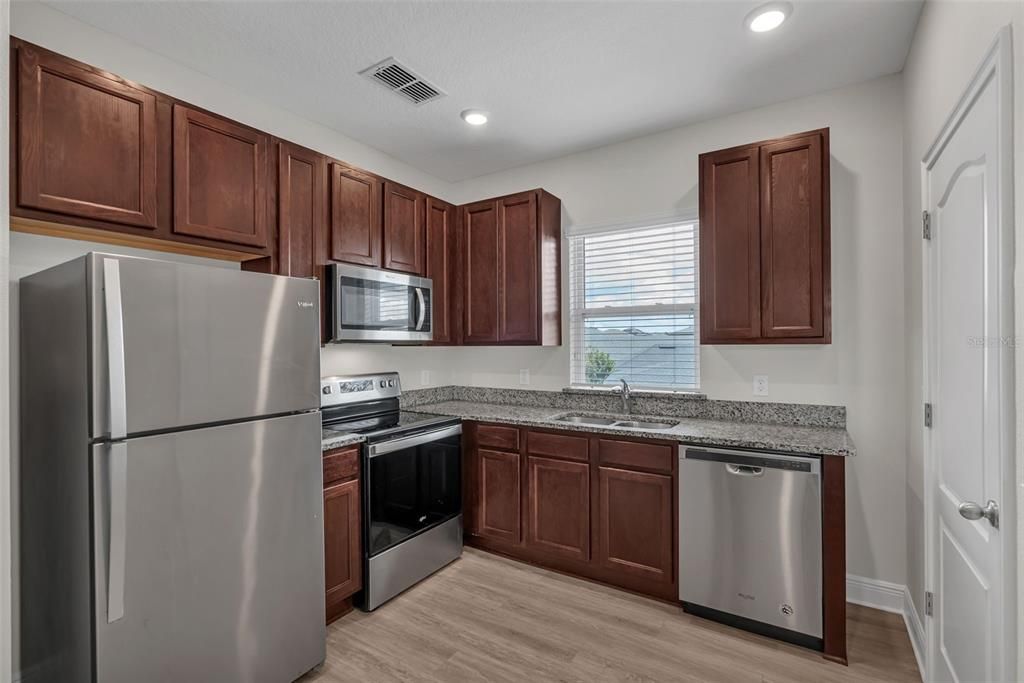 For Rent: $1,600 (1 beds, 1 baths, 600 Square Feet)