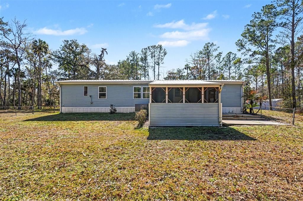 For Sale: $699,000 (2 beds, 2 baths, 966 Square Feet)