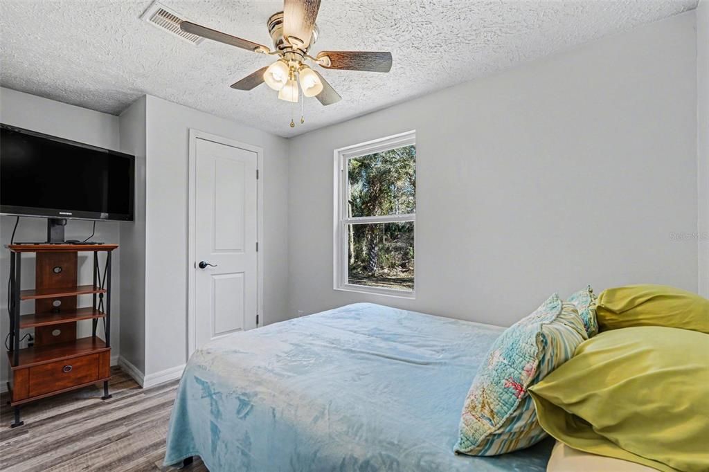 For Sale: $699,000 (2 beds, 2 baths, 966 Square Feet)
