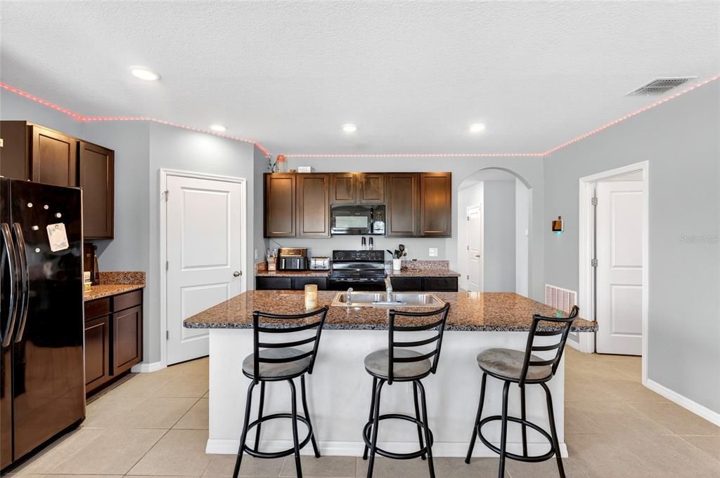 En Venta: $299,900 (4 camas, 2 baños, 1788 Pies cuadrados)