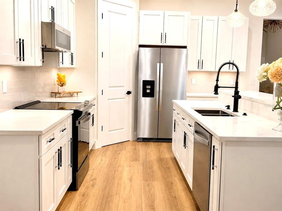 На продажу: $449,900 (4 спален, 3 ванн, 2486 Квадратных фут)