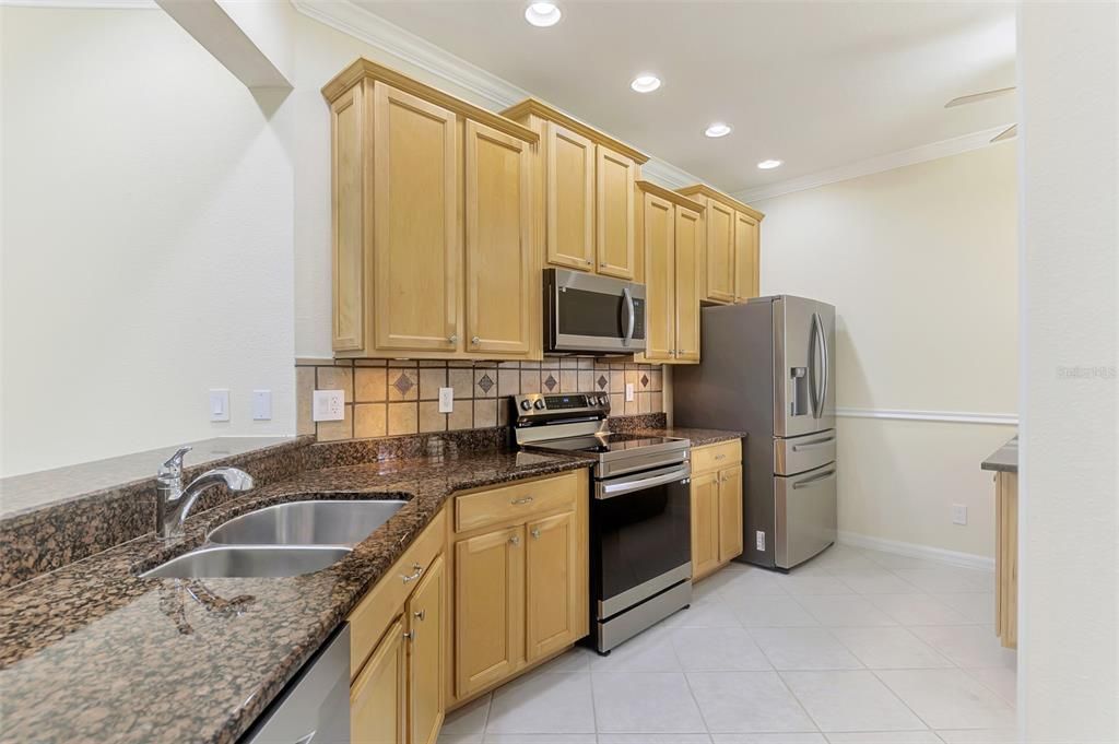 For Sale: $370,000 (2 beds, 2 baths, 1600 Square Feet)