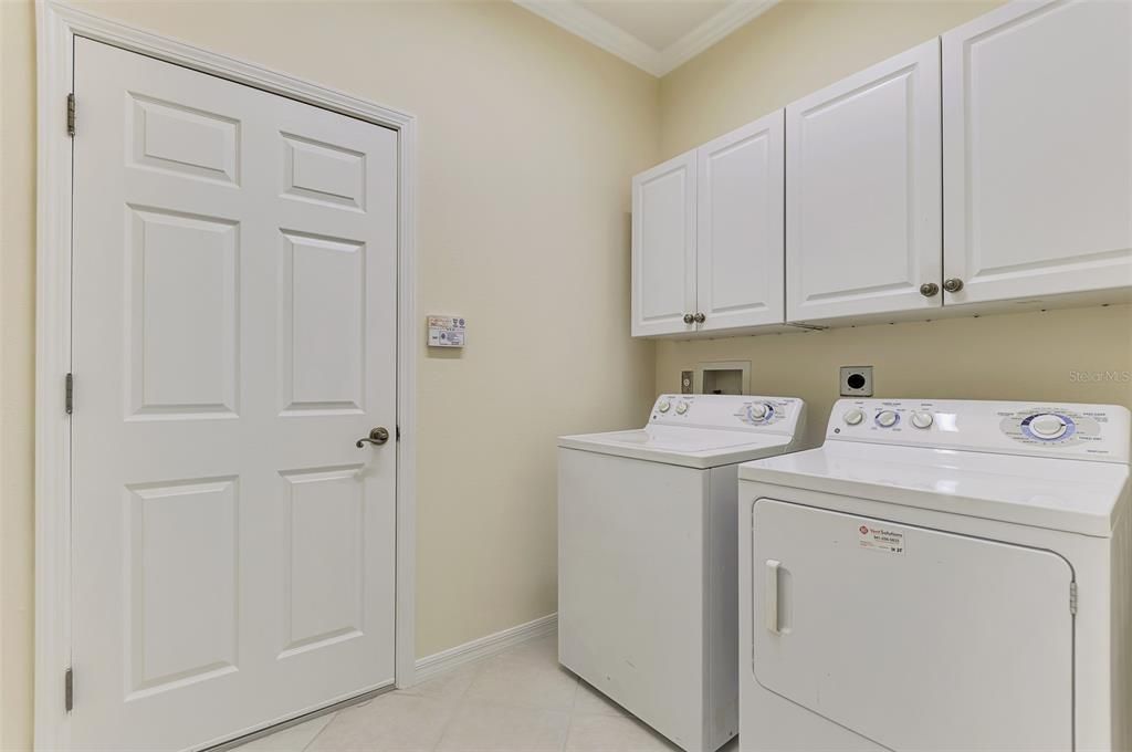 For Sale: $370,000 (2 beds, 2 baths, 1600 Square Feet)