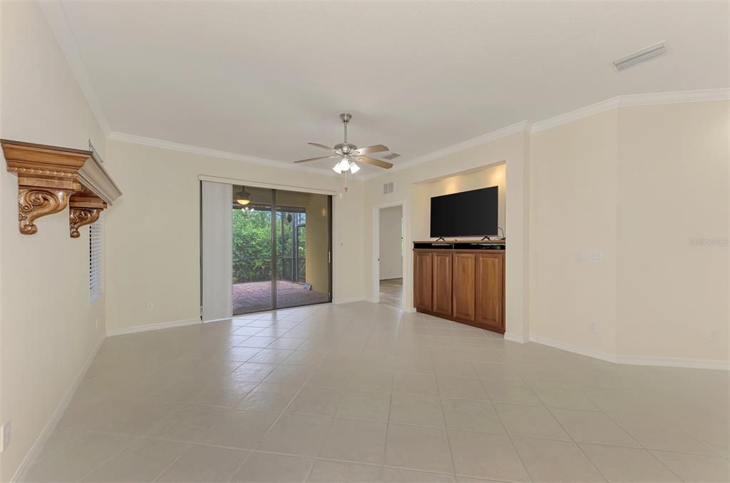 For Sale: $370,000 (2 beds, 2 baths, 1600 Square Feet)