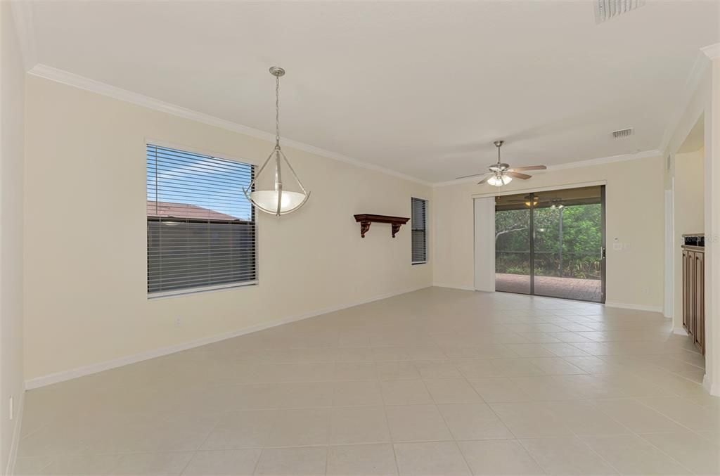 For Sale: $370,000 (2 beds, 2 baths, 1600 Square Feet)