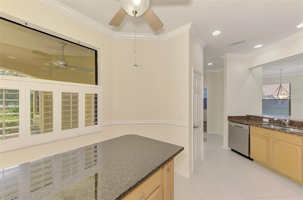 For Sale: $370,000 (2 beds, 2 baths, 1600 Square Feet)