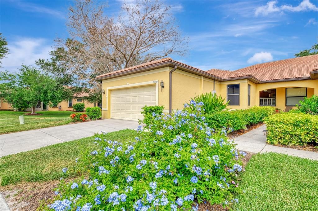 For Sale: $370,000 (2 beds, 2 baths, 1600 Square Feet)