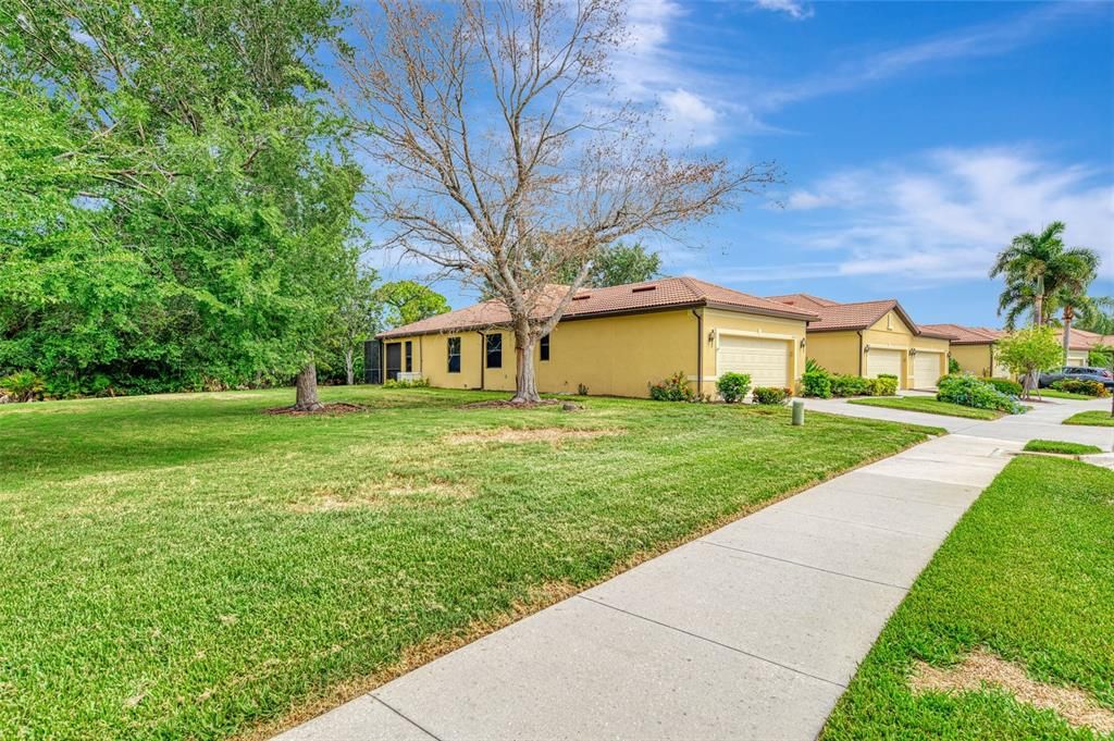 For Sale: $370,000 (2 beds, 2 baths, 1600 Square Feet)