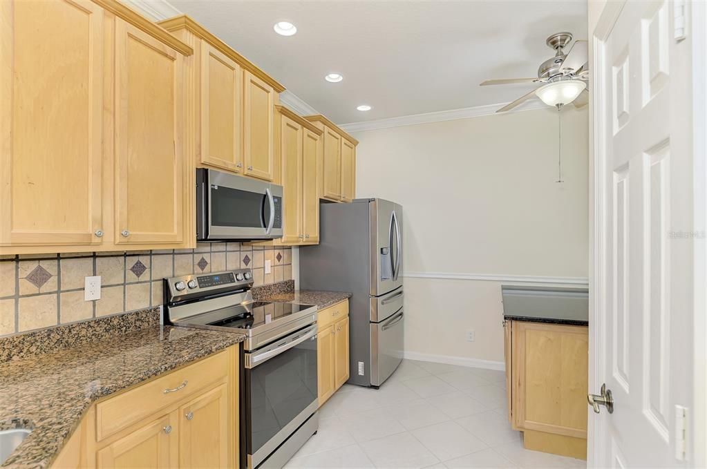 For Sale: $370,000 (2 beds, 2 baths, 1600 Square Feet)