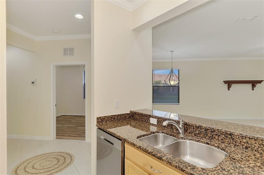 For Sale: $370,000 (2 beds, 2 baths, 1600 Square Feet)