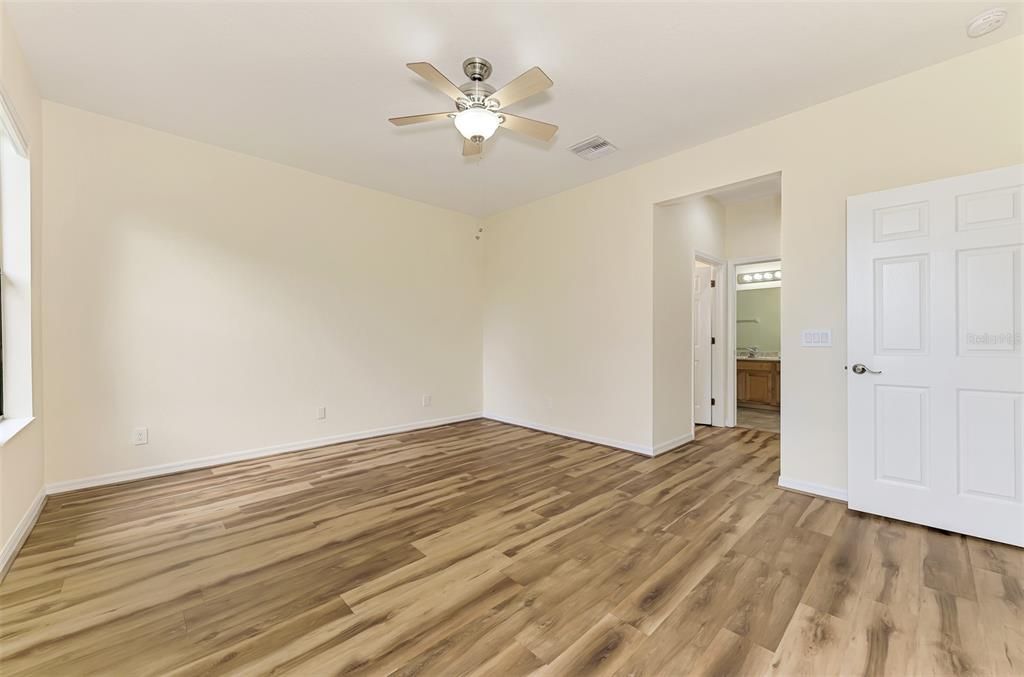 For Sale: $370,000 (2 beds, 2 baths, 1600 Square Feet)