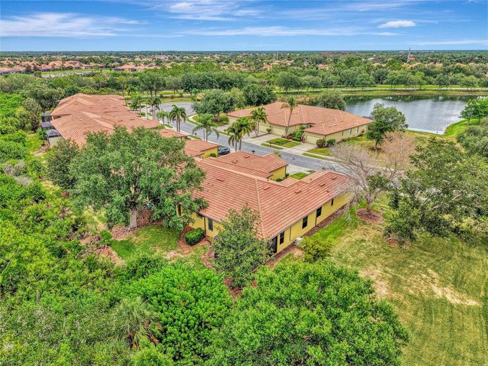 For Sale: $370,000 (2 beds, 2 baths, 1600 Square Feet)