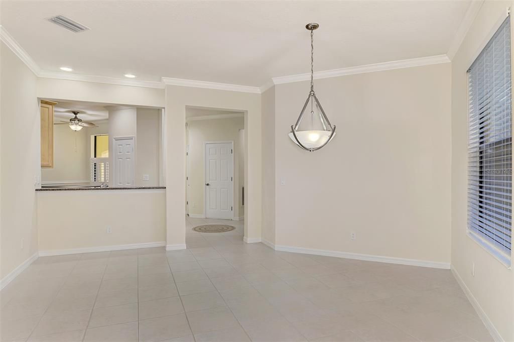 For Sale: $370,000 (2 beds, 2 baths, 1600 Square Feet)