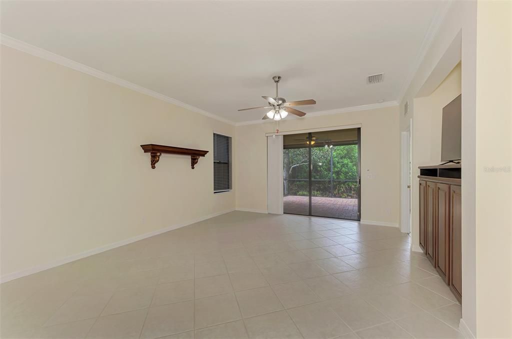 For Sale: $370,000 (2 beds, 2 baths, 1600 Square Feet)