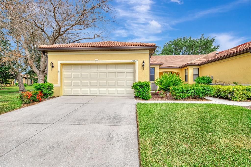 For Sale: $370,000 (2 beds, 2 baths, 1600 Square Feet)