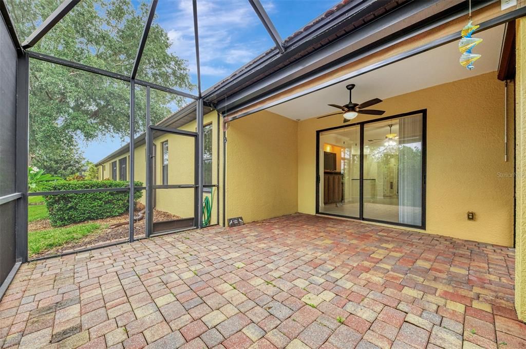 For Sale: $370,000 (2 beds, 2 baths, 1600 Square Feet)