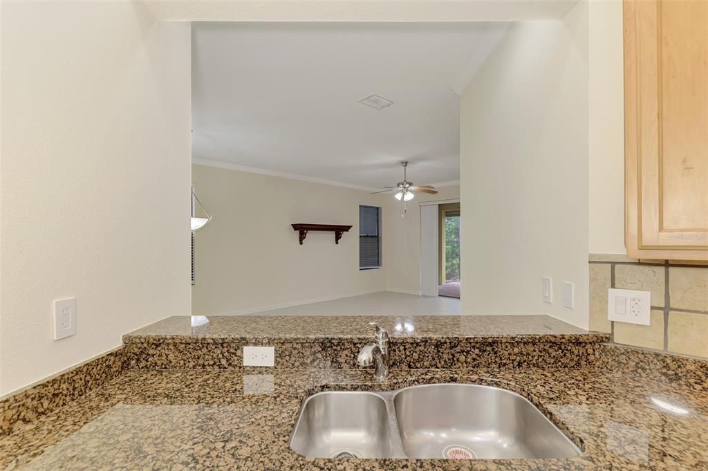 For Sale: $370,000 (2 beds, 2 baths, 1600 Square Feet)