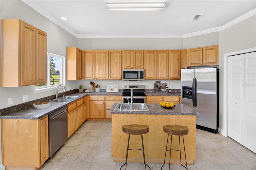For Sale: $450,000 (4 beds, 2 baths, 2000 Square Feet)