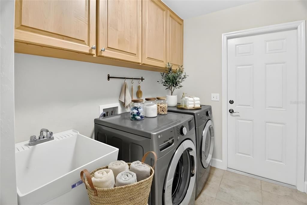 For Sale: $450,000 (4 beds, 2 baths, 2000 Square Feet)