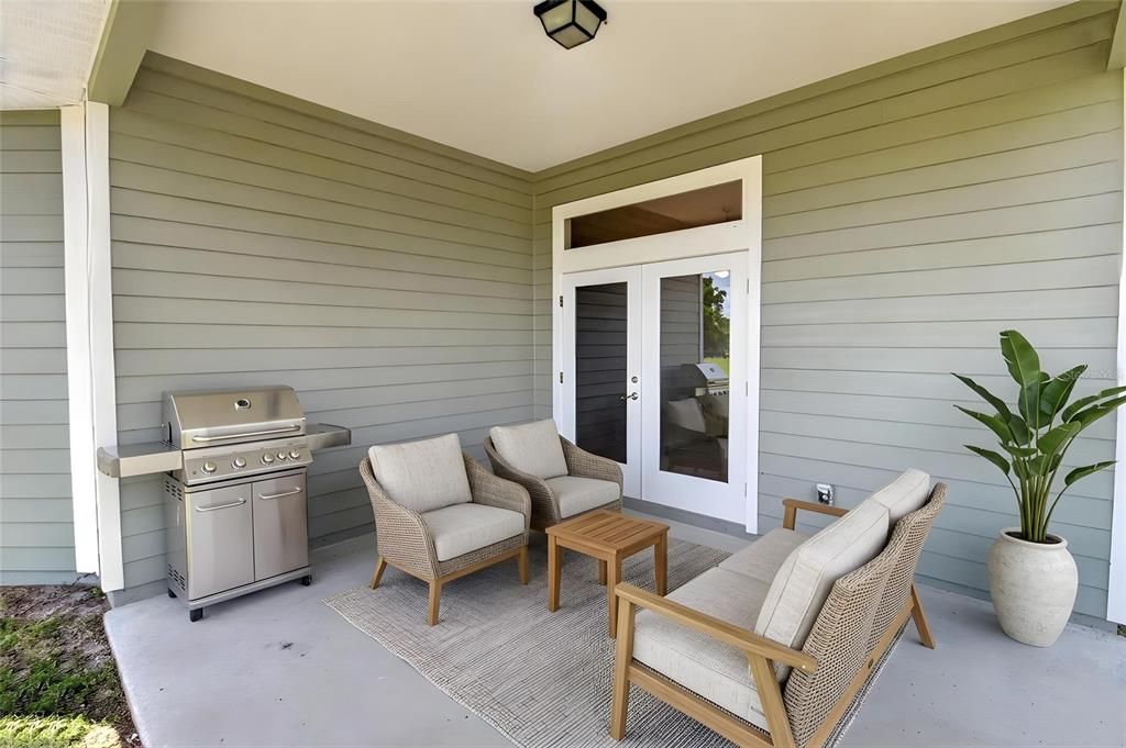 For Sale: $450,000 (4 beds, 2 baths, 2000 Square Feet)