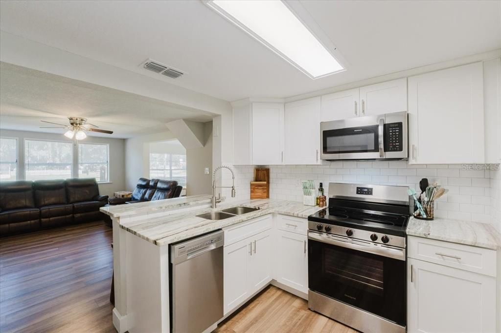 For Sale: $279,950 (3 beds, 2 baths, 1196 Square Feet)