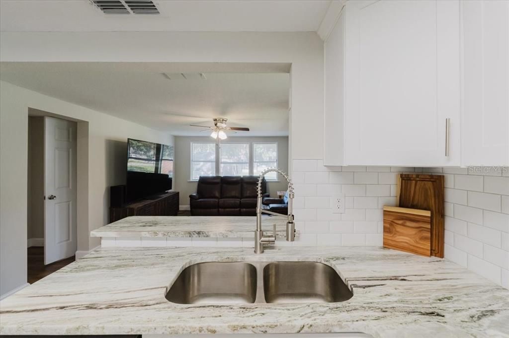 For Sale: $279,950 (3 beds, 2 baths, 1196 Square Feet)