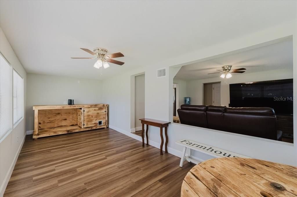 For Sale: $279,950 (3 beds, 2 baths, 1196 Square Feet)