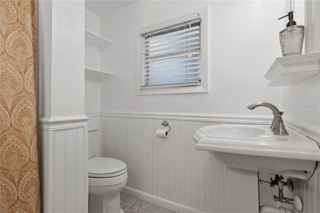 For Sale: $289,000 (3 beds, 2 baths, 1233 Square Feet)