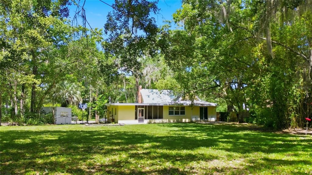 For Sale: $289,000 (3 beds, 2 baths, 1233 Square Feet)