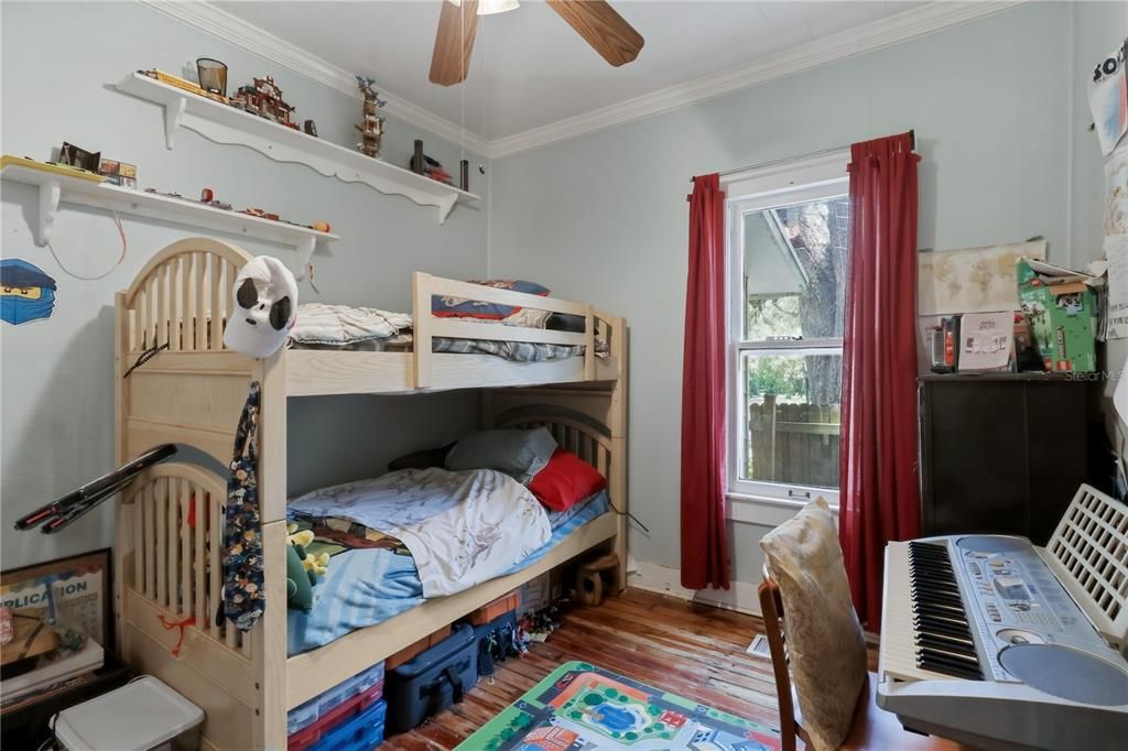 For Sale: $289,000 (3 beds, 2 baths, 1233 Square Feet)