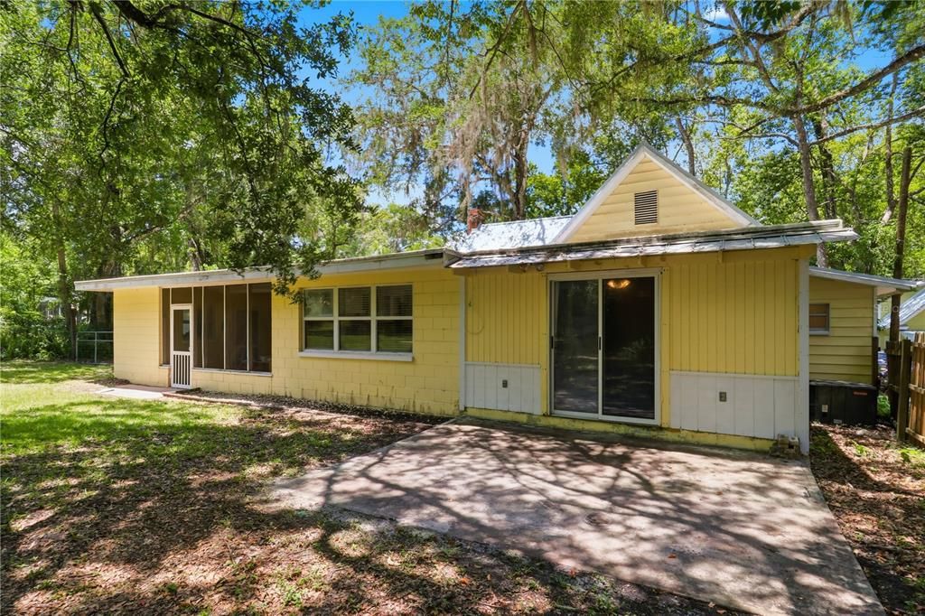 For Sale: $289,000 (3 beds, 2 baths, 1233 Square Feet)