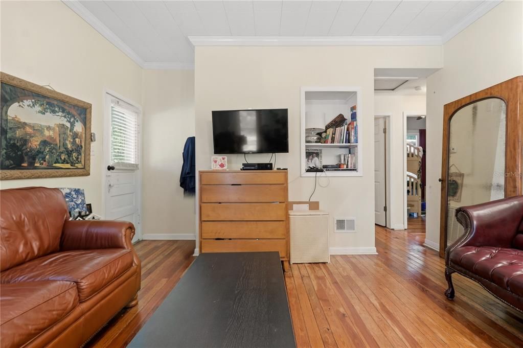For Sale: $289,000 (3 beds, 2 baths, 1233 Square Feet)