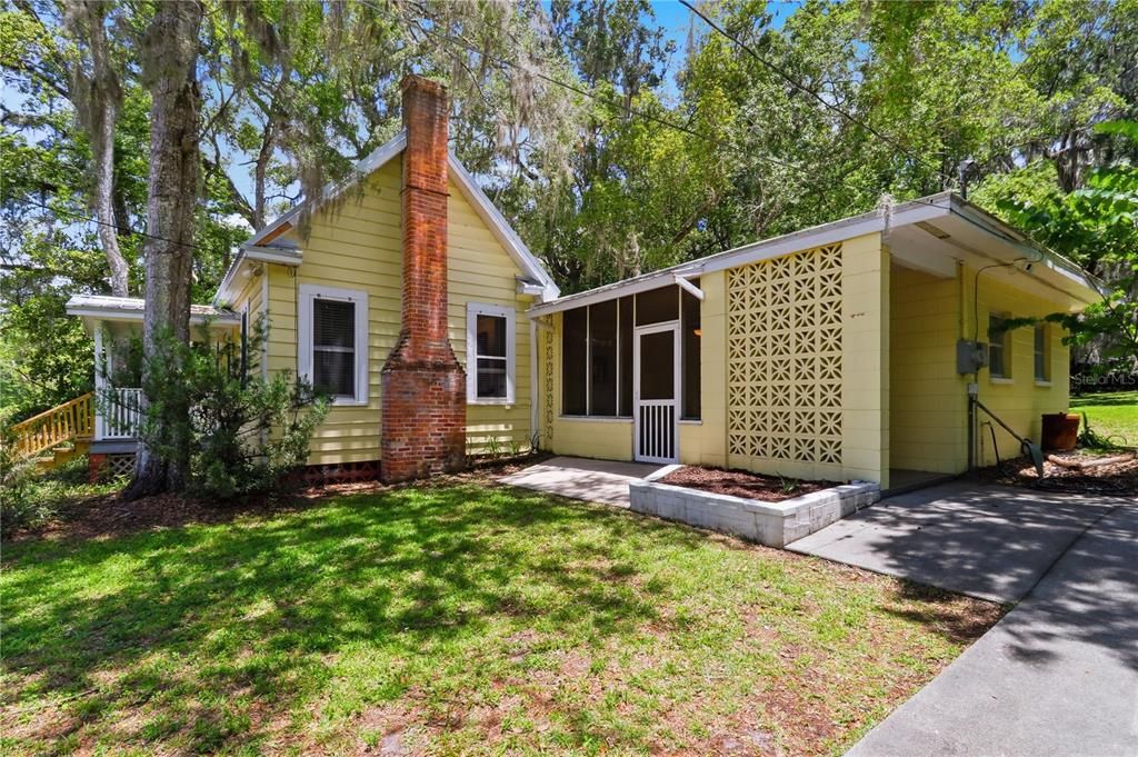For Sale: $289,000 (3 beds, 2 baths, 1233 Square Feet)