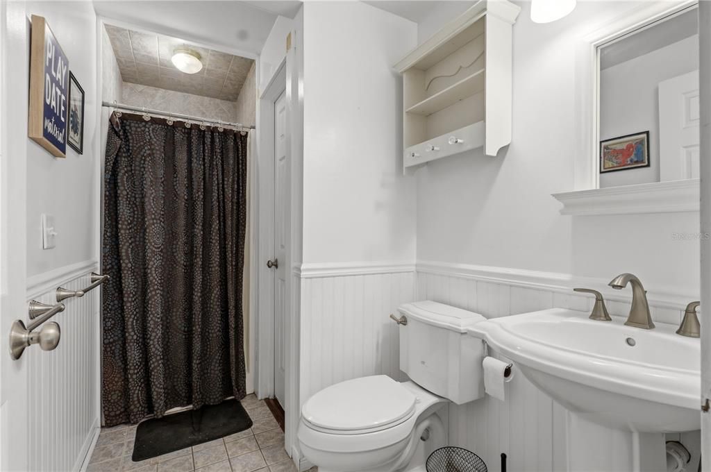 For Sale: $289,000 (3 beds, 2 baths, 1233 Square Feet)