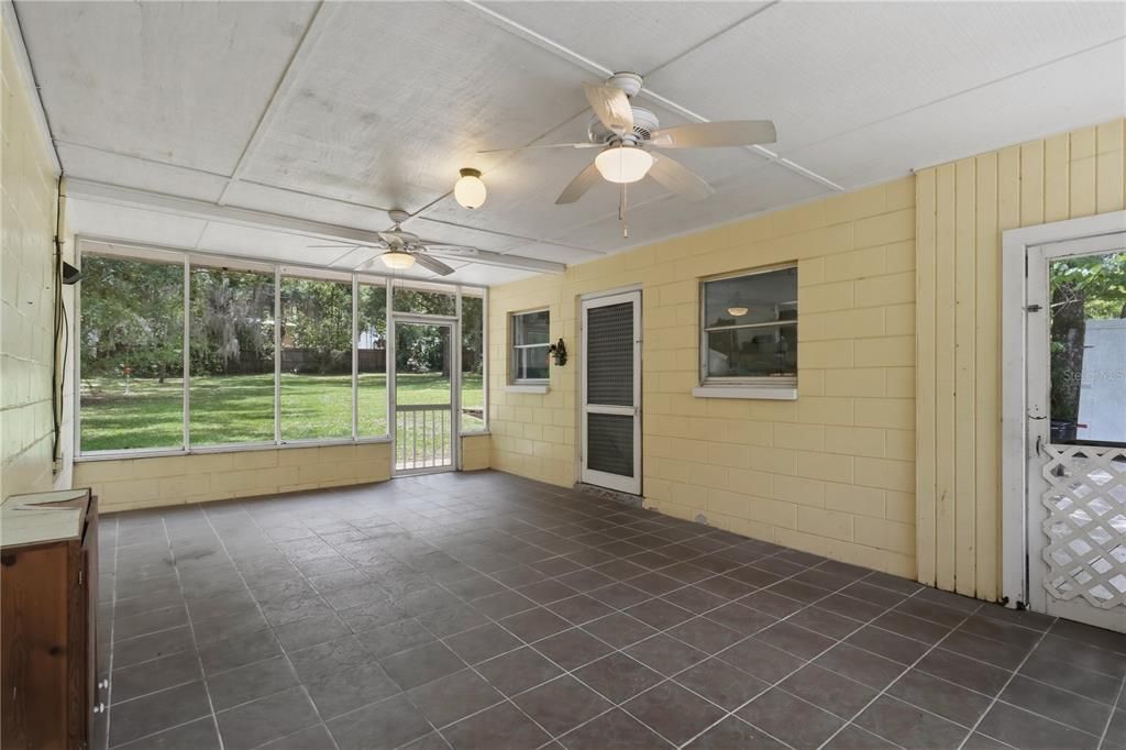 For Sale: $289,000 (3 beds, 2 baths, 1233 Square Feet)