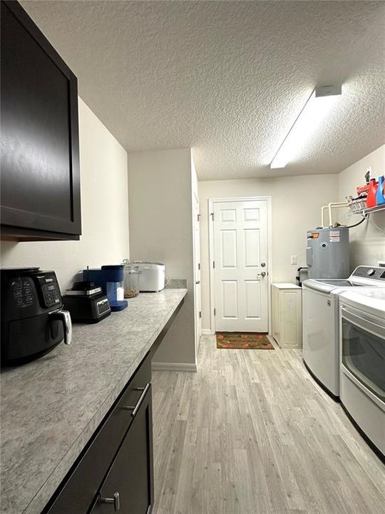 En Venta: $349,800 (4 camas, 2 baños, 2079 Pies cuadrados)