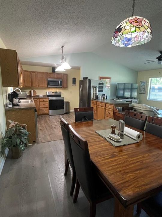 For Sale: $285,000 (2 beds, 2 baths, 1260 Square Feet)