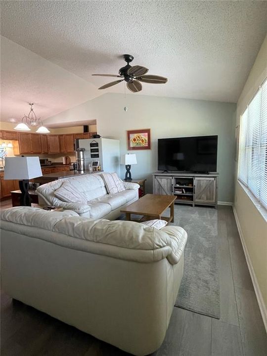 For Sale: $285,000 (2 beds, 2 baths, 1260 Square Feet)
