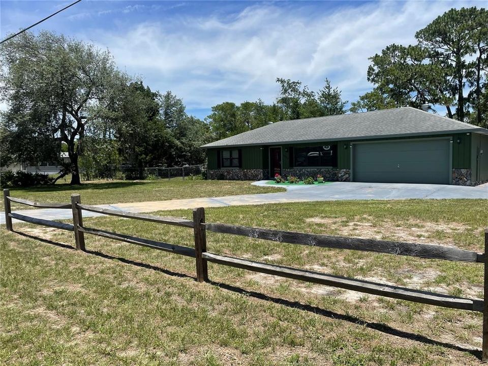 For Sale: $285,000 (2 beds, 2 baths, 1260 Square Feet)