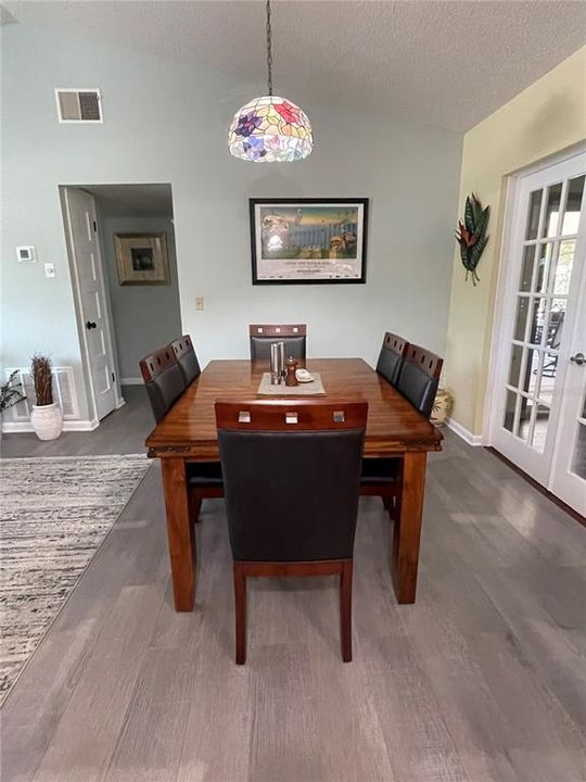 For Sale: $285,000 (2 beds, 2 baths, 1260 Square Feet)