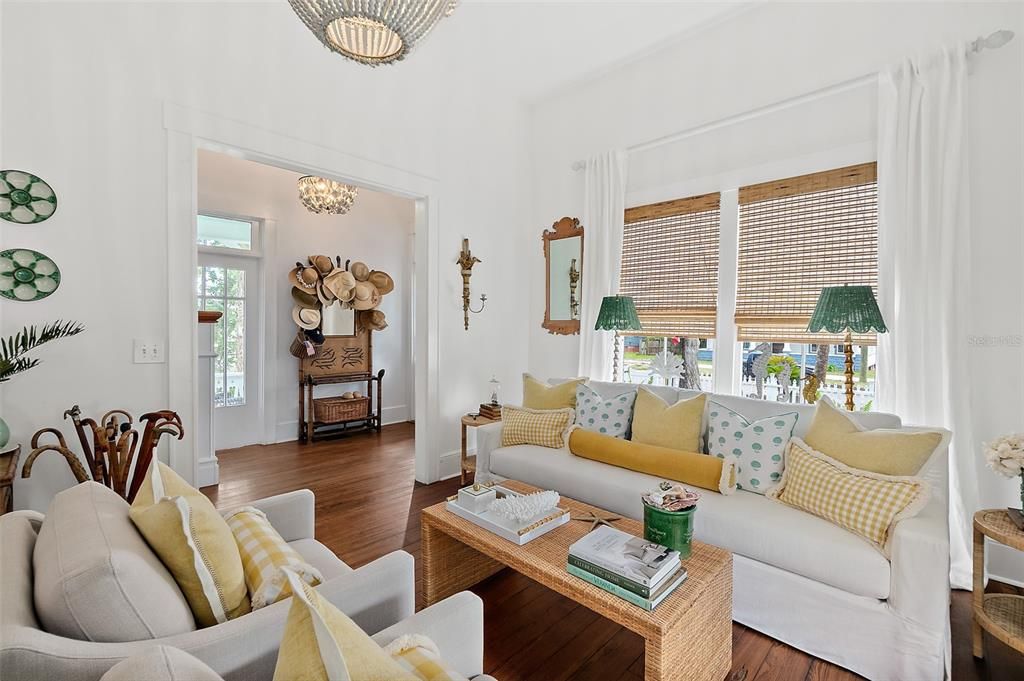 For Sale: $550,000 (2 beds, 1 baths, 1876 Square Feet)