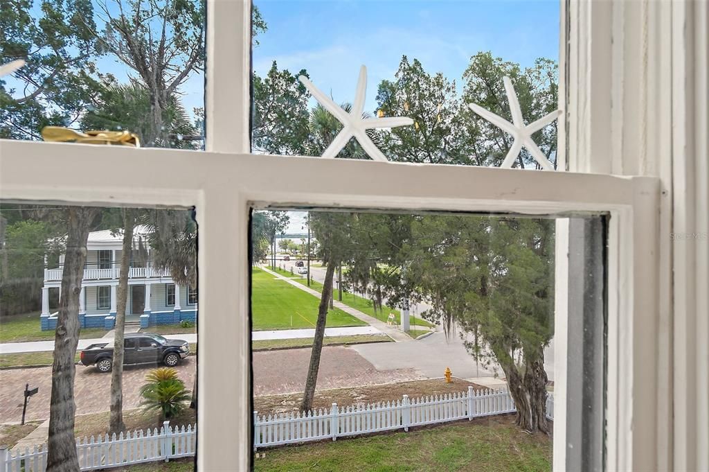 For Sale: $550,000 (2 beds, 1 baths, 1876 Square Feet)