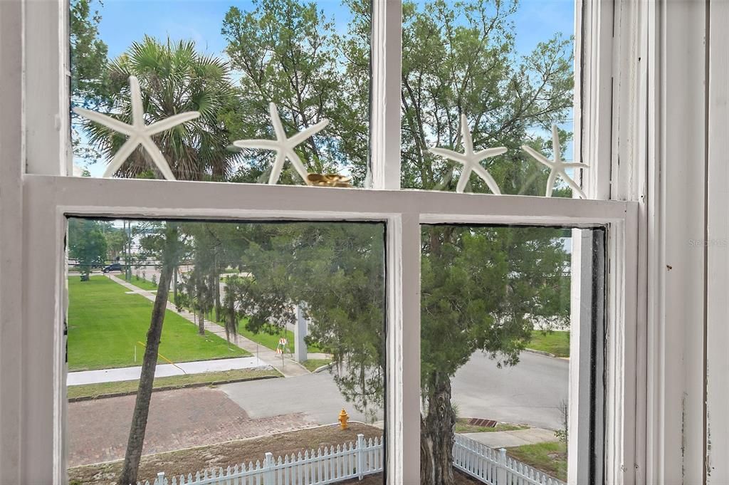 For Sale: $550,000 (2 beds, 1 baths, 1876 Square Feet)