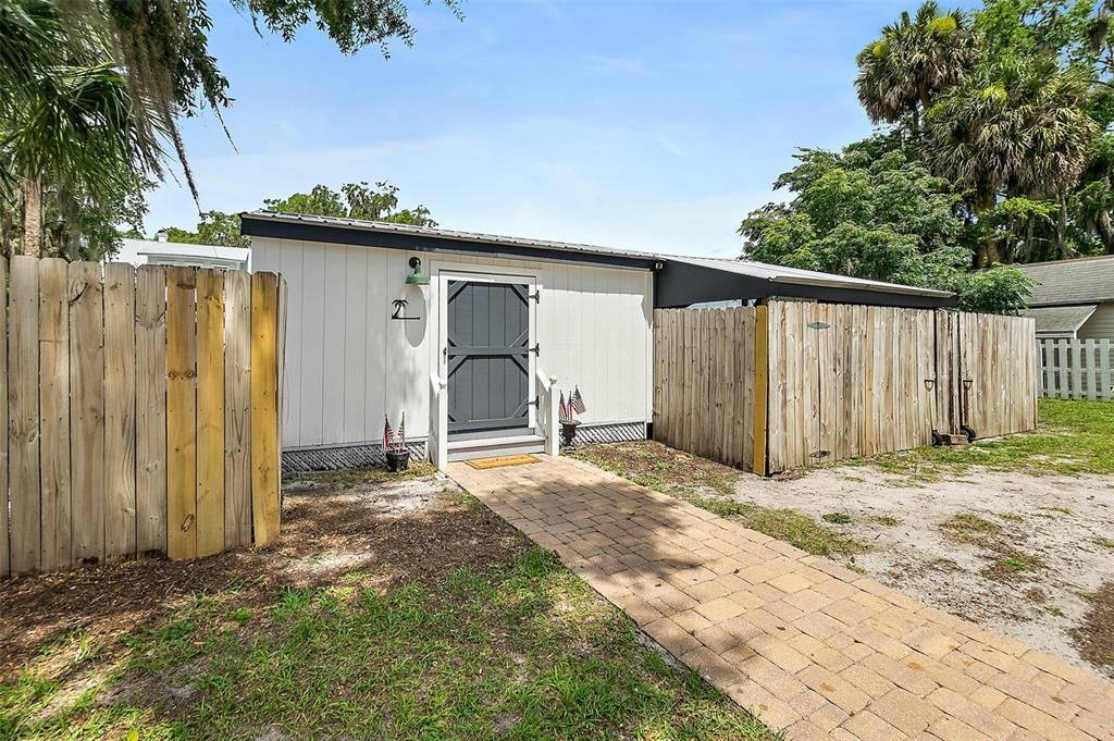 For Sale: $550,000 (2 beds, 1 baths, 1876 Square Feet)